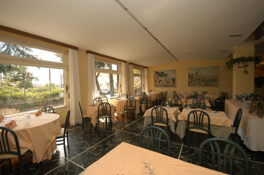 Hotel Palace Varraze Exterior foto